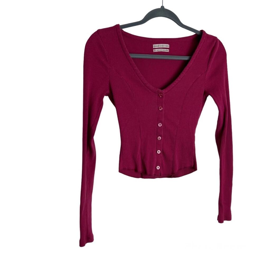 American Eagle Fitted Cropped V-neck Button Front Top Medium